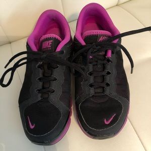 Nike training Flex TR2 women’s size 6 black and purple athletic shoes.